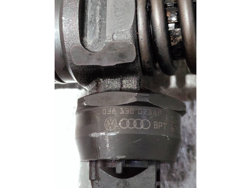 Recambio de inyector para volkswagen caddy ka/kb (2k) referencia OEM IAM 038130073AP 0414720221 BOSCH