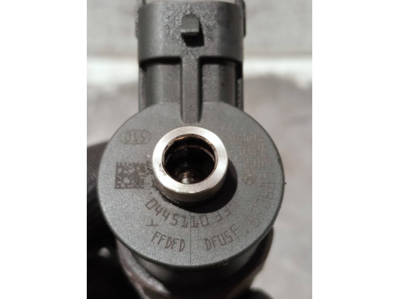 Recambio de inyector para peugeot 208 referencia OEM IAM 0445110339 870689 BOSCH