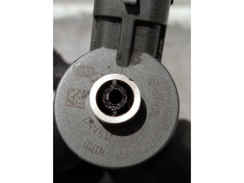 Recambio de inyector para peugeot 208 referencia OEM IAM 0445110339 870689 BOSCH