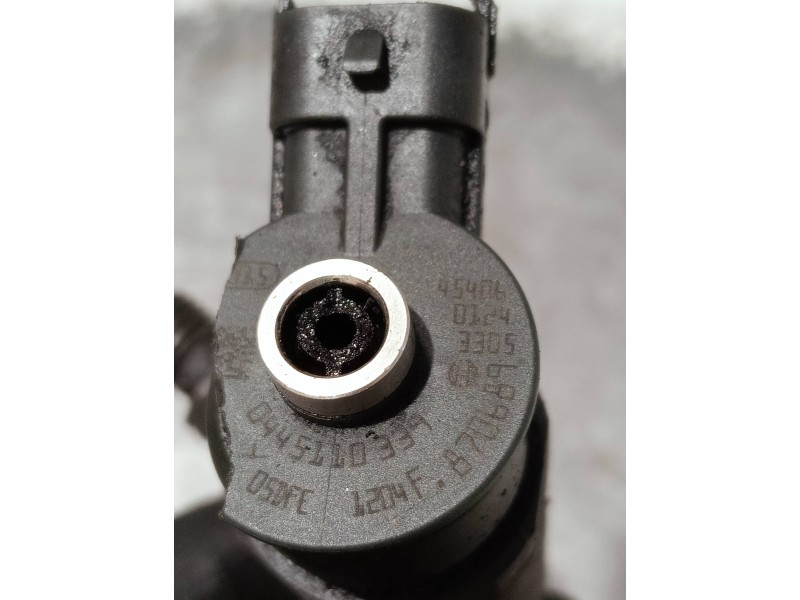 Recambio de inyector para peugeot 208 referencia OEM IAM 0445110339 870689 BOSCH