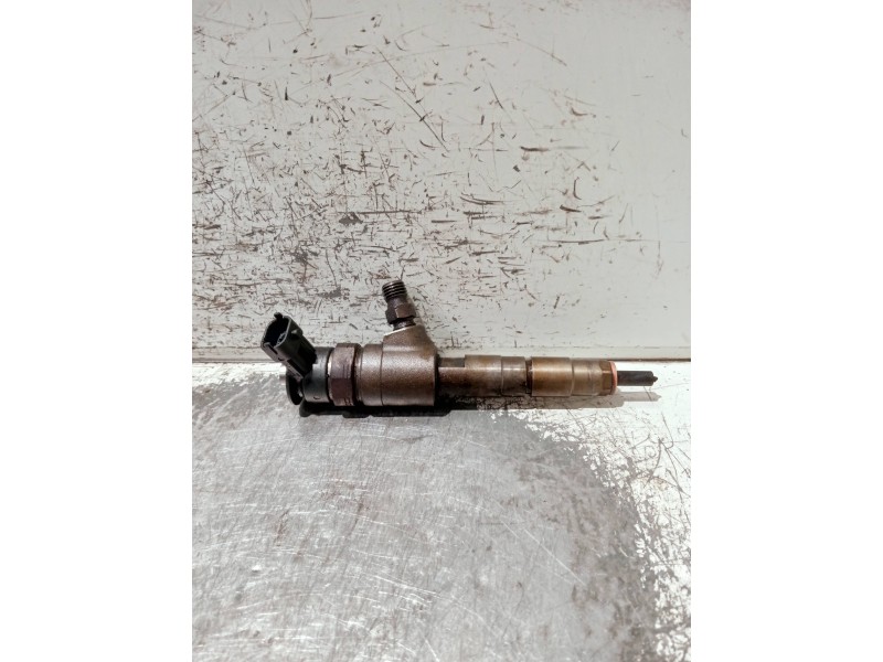 Recambio de inyector para peugeot 208 referencia OEM IAM 0445110339 870689 BOSCH