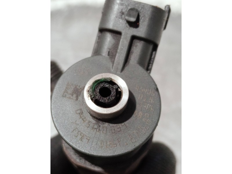 Recambio de inyector para peugeot 208 referencia OEM IAM 0445110339 870689 BOSCH