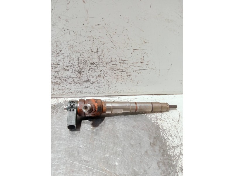 Recambio de inyector para volkswagen caddy furgón/kombi maxi kombi bmt referencia OEM IAM 04L130277AC 0445110469 BOSCH