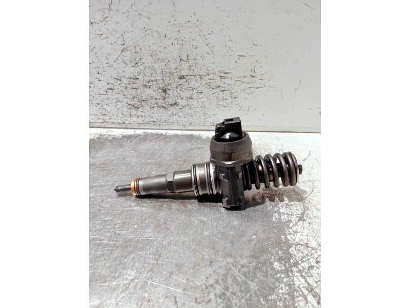 Recambio de inyector para volkswagen caddy ka/kb (2k) referencia OEM IAM 038130073AP 0414720221 BOSCH