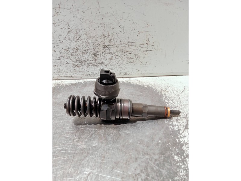 Recambio de inyector para volkswagen caddy ka/kb (2k) referencia OEM IAM 038130073AP 0414720221 BOSCH