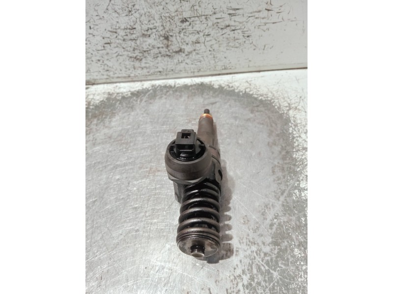Recambio de inyector para volkswagen caddy ka/kb (2k) referencia OEM IAM 038130073AP 0414720221 BOSCH