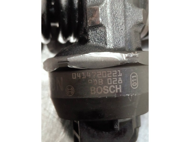 Recambio de inyector para volkswagen caddy ka/kb (2k) referencia OEM IAM 038130073AP 0414720221 BOSCH