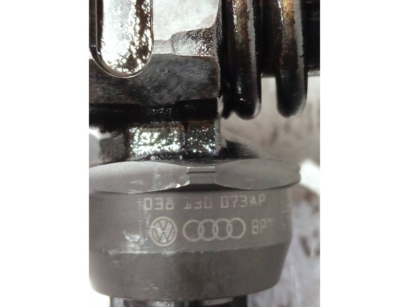 Recambio de inyector para volkswagen caddy ka/kb (2k) referencia OEM IAM 038130073AP 0414720221 BOSCH