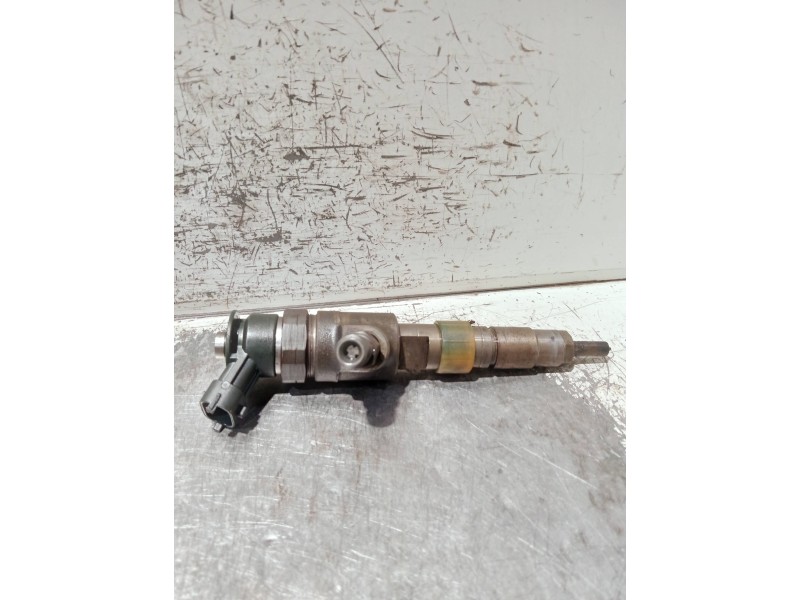 Recambio de inyector para peugeot 207 1.4 hdi referencia OEM IAM 0445110339 870689 BOSCH
