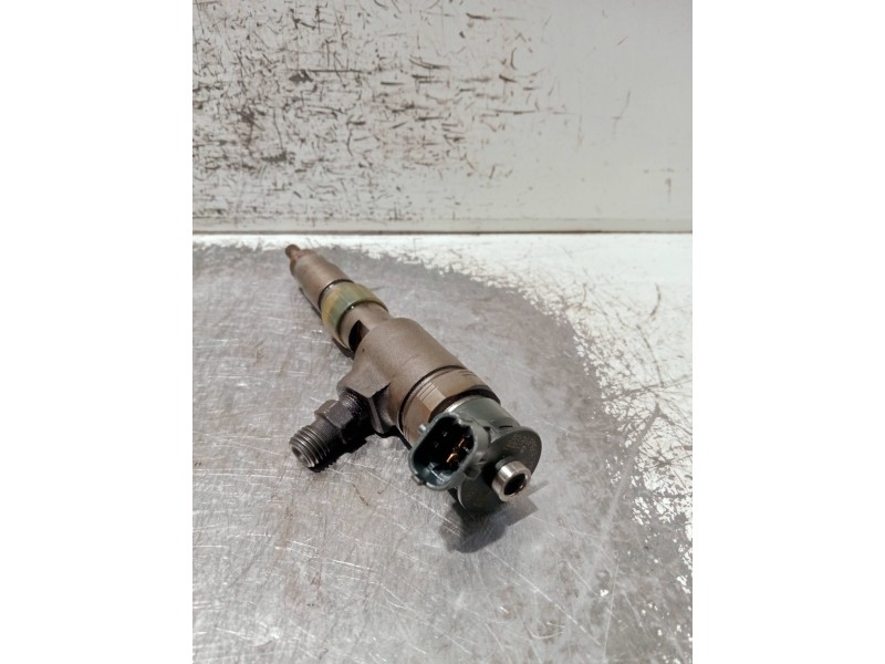 Recambio de inyector para peugeot 207 1.4 hdi referencia OEM IAM 0445110339 870689 BOSCH