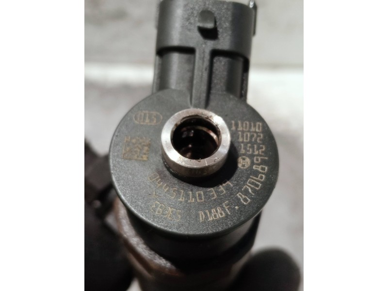 Recambio de inyector para peugeot 207 1.4 hdi referencia OEM IAM 0445110339 870689 BOSCH