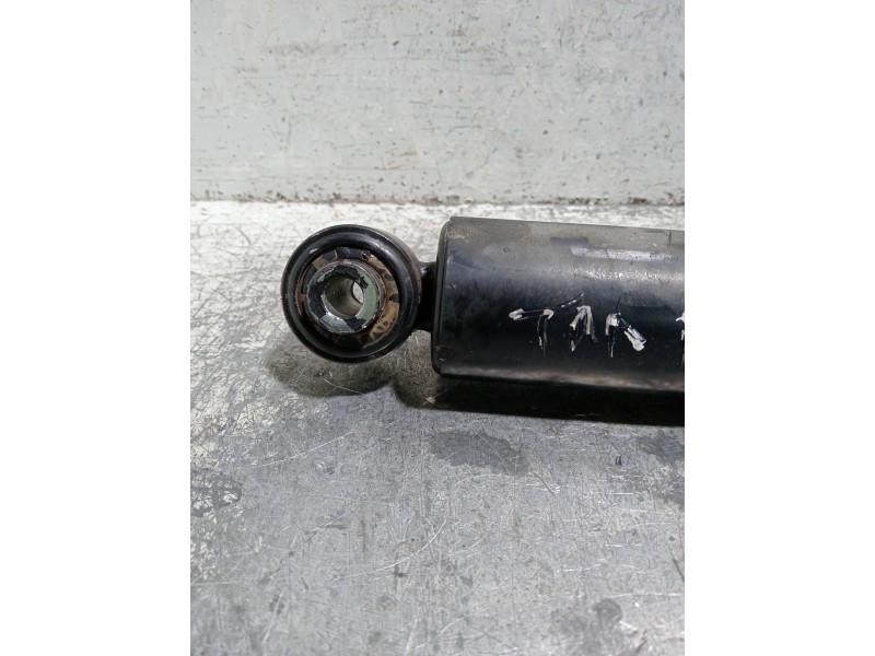 Recambio de amortiguador trasero izquierdo para jeep cherokee (kj) referencia OEM IAM   