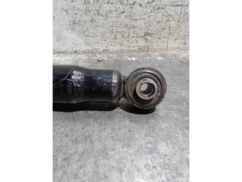 Recambio de amortiguador trasero derecho para jeep cherokee (kj) referencia OEM IAM   