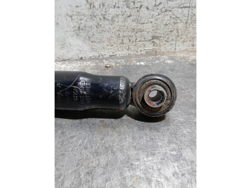 Recambio de amortiguador trasero derecho para jeep cherokee (kj) referencia OEM IAM   