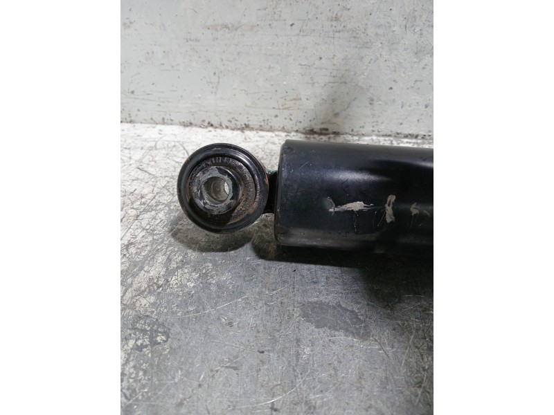 Recambio de amortiguador trasero derecho para jeep cherokee (kj) referencia OEM IAM   