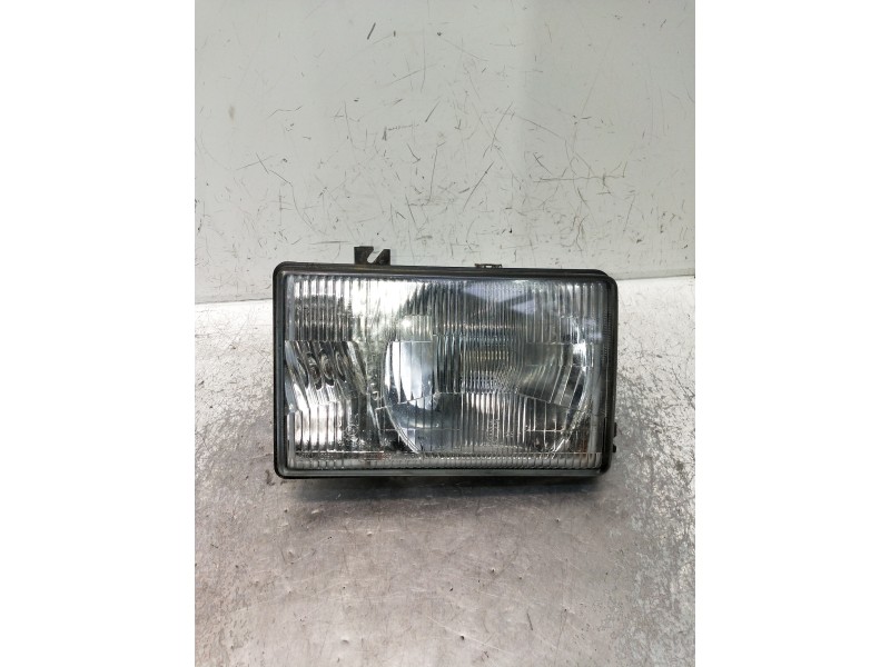 Recambio de faro derecho para isuzu trooper referencia OEM IAM   