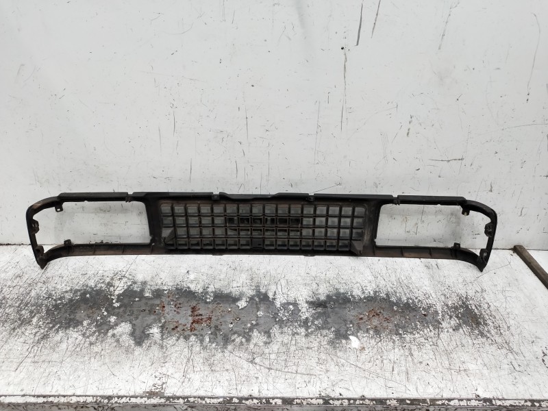 Recambio de rejilla delantera para isuzu trooper referencia OEM IAM   