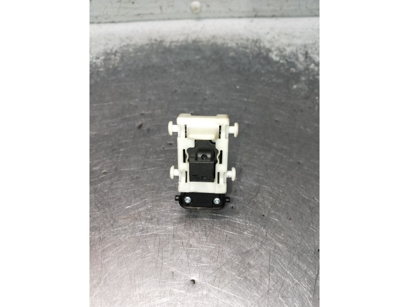 Recambio de mando elevalunas delantero derecho para mercedes clase c (w203) berlina referencia OEM IAM A2038200210  