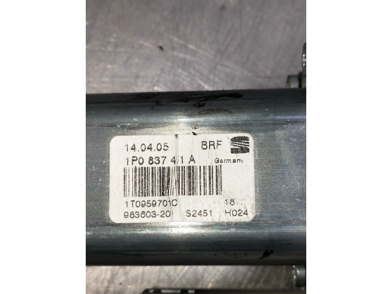Recambio de elevalunas delantero izquierdo para seat leon (1p1) referencia OEM IAM 1P0837401A 1K0959793H 5P