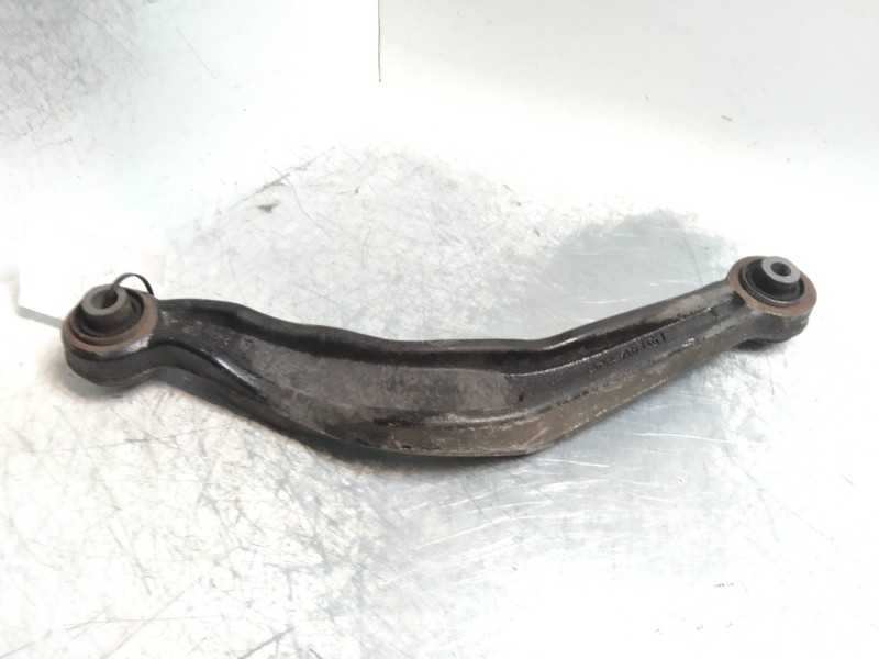 Recambio de brazo suspension superior trasero derecho para opel insignia berlina 2.0 16v cdti referencia OEM IAM   