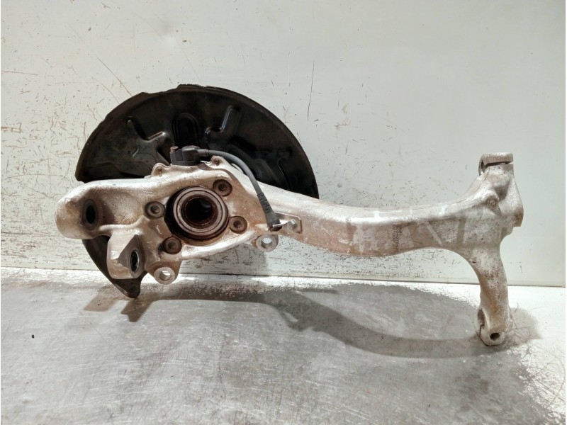 Recambio de mangueta delantera derecha para audi a4 avant (8e) referencia OEM IAM 8E0407242B  