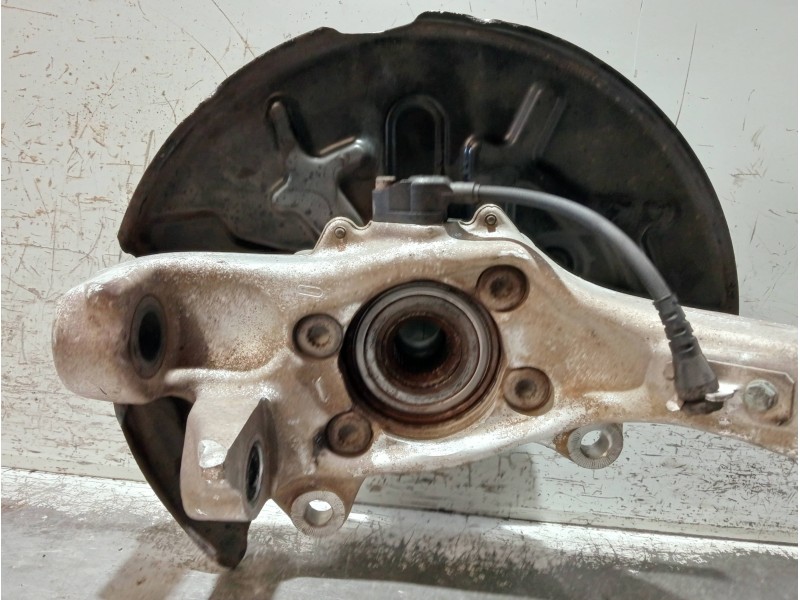 Recambio de mangueta delantera derecha para audi a4 avant (8e) referencia OEM IAM 8E0407242B  