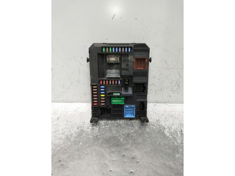 Recambio de caja reles / fusibles para citroen c-elysée referencia OEM IAM 9807531680 21239553 BSIN0200 20160421