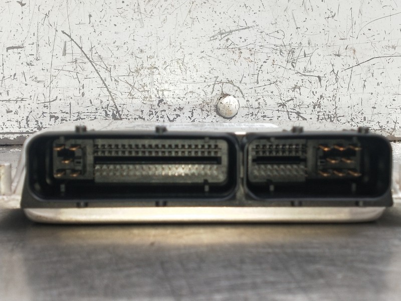 Recambio de centralita motor uce para audi a4 avant (8e) referencia OEM IAM 0281011139 039906019JS 