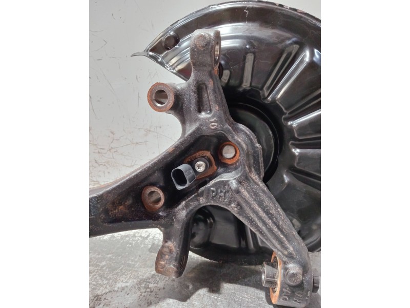 Recambio de mangueta trasera derecha para audi a3 sportback (8ya) s-line referencia OEM IAM 5Q0615612F  