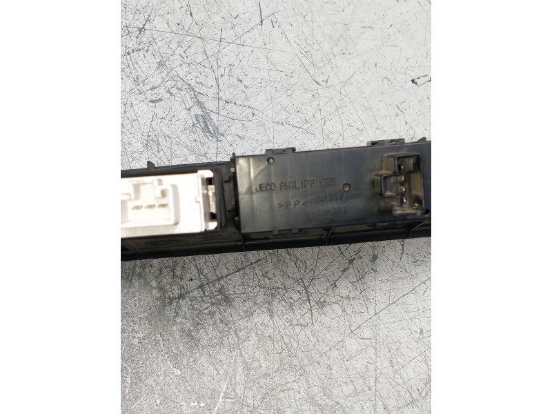 Recambio de pantalla multifuncion para toyota hilux (kun) referencia OEM IAM 554780K010  