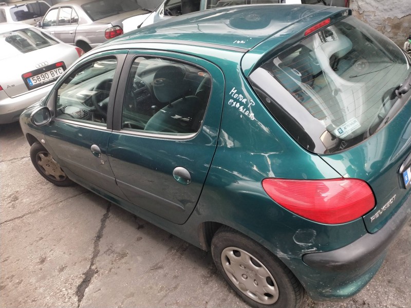 peugeot 206 berlina del año 2001