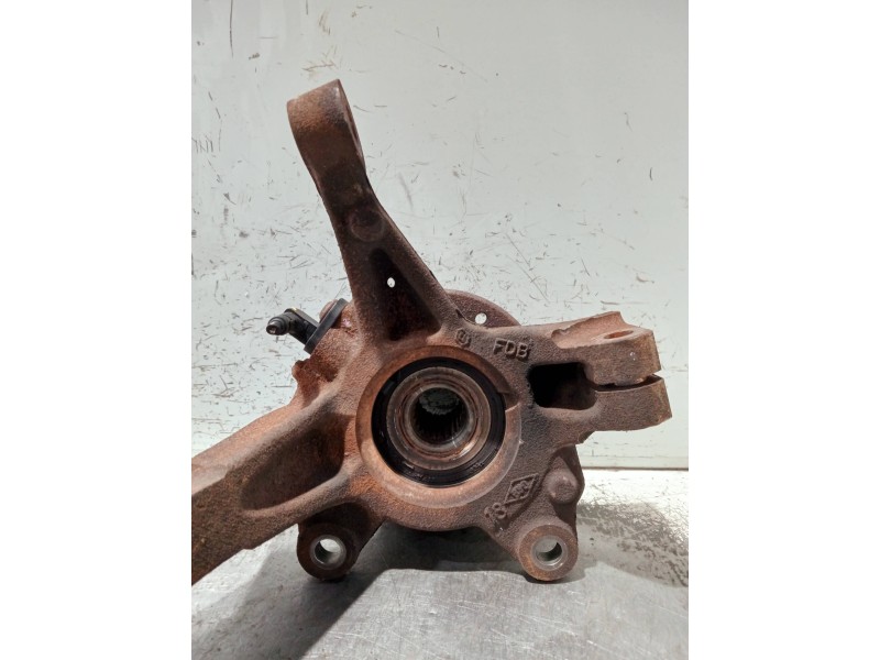 Recambio de mangueta delantera derecha para dacia sandero podium referencia OEM IAM   