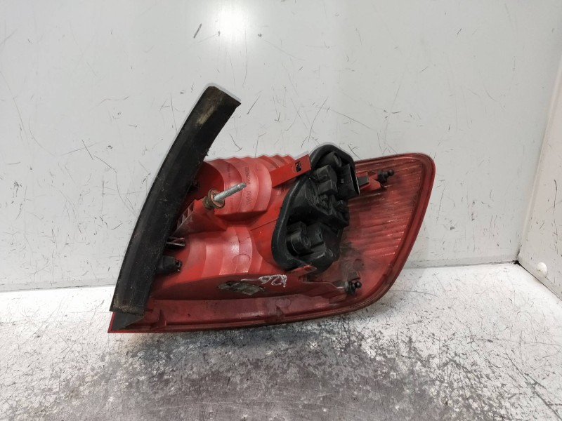 Recambio de piloto trasero izquierdo para audi a6 avant (4f5) referencia OEM IAM 4F9985095  