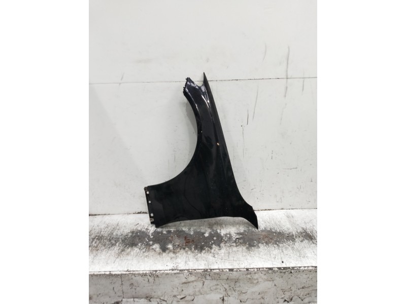 Recambio de aleta delantera izquierda para mercedes clase c (w205) lim. referencia OEM IAM   