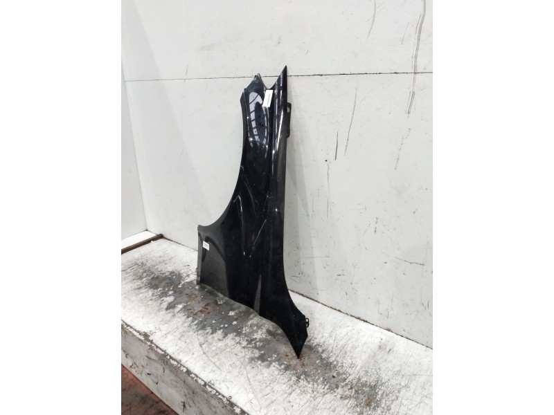 Recambio de aleta delantera izquierda para mercedes clase c (w205) lim. referencia OEM IAM   