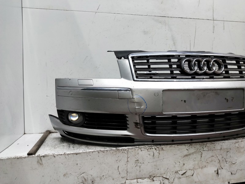 Recambio de paragolpes delantero para audi a8 (4e2) 4.2 quattro referencia OEM IAM  OJO VER FOTOS PLÁSTICO SUPERIOR DE LA REJILL