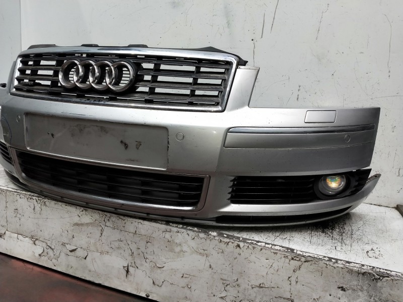 Recambio de paragolpes delantero para audi a8 (4e2) 4.2 quattro referencia OEM IAM  OJO VER FOTOS PLÁSTICO SUPERIOR DE LA REJILL