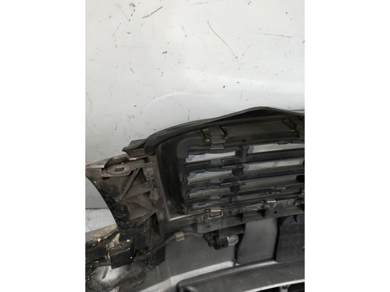 Recambio de paragolpes delantero para audi a8 (4e2) 4.2 quattro referencia OEM IAM  OJO VER FOTOS PLÁSTICO SUPERIOR DE LA REJILL