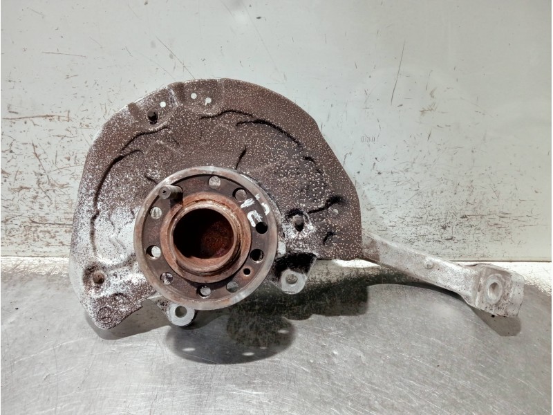 Recambio de mangueta delantera izquierda para mercedes clase c (w205) lim. referencia OEM IAM 2052100  