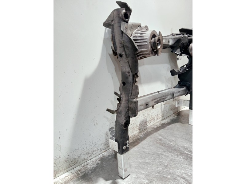 Recambio de puente delantero para mercedes clase c (w205) lim. referencia OEM IAM A2056280057  CUNA