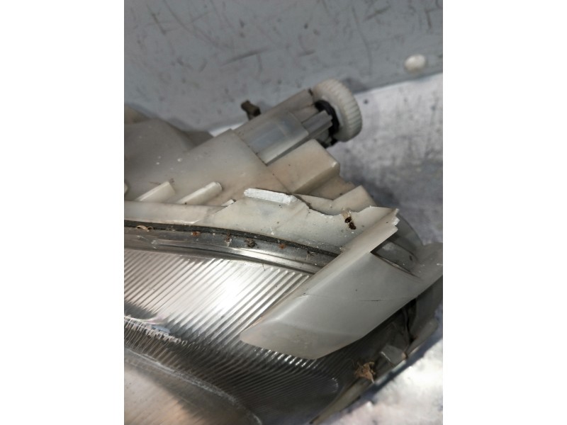 Recambio de faro izquierdo para smart coupe referencia OEM IAM 0301088301 609962 VER FOTOS PATILLAS ROTAS