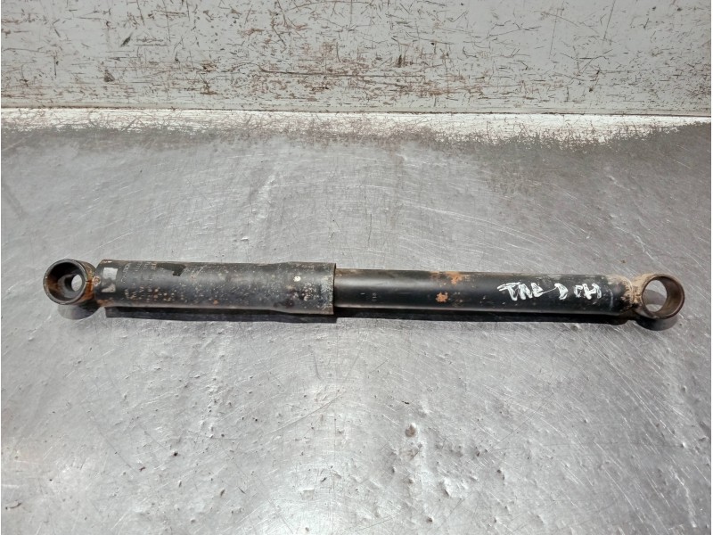 Recambio de amortiguador trasero derecho para toyota hilux (kun) referencia OEM IAM   