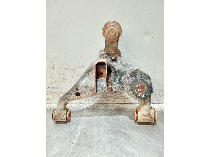 Recambio de brazo suspension inferior delantero derecho para toyota hilux (kun) referencia OEM IAM   