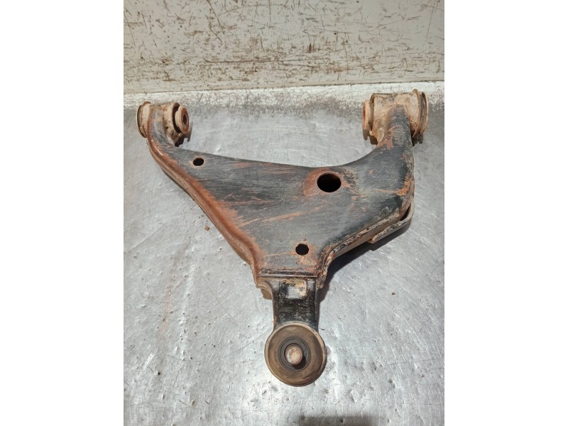 Recambio de brazo suspension inferior delantero derecho para toyota hilux (kun) referencia OEM IAM   