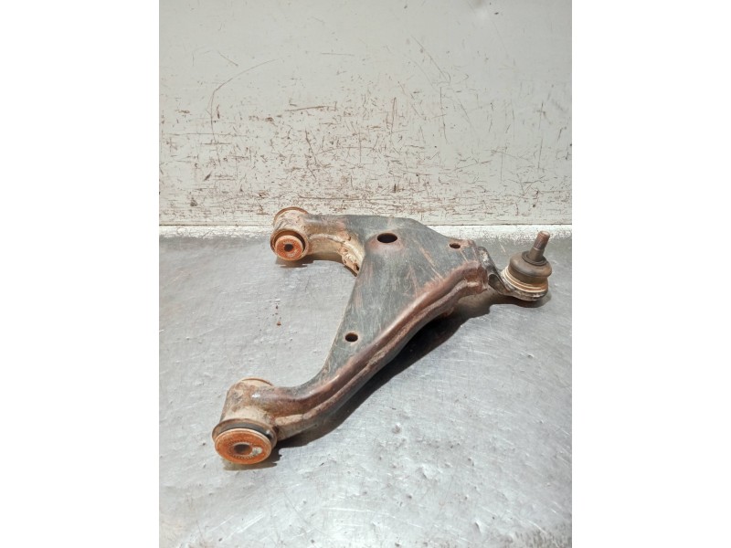 Recambio de brazo suspension inferior delantero derecho para toyota hilux (kun) referencia OEM IAM   