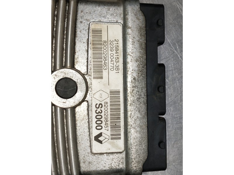 Recambio de centralita motor uce para renault megane ii classic berlina referencia OEM IAM 820028457 32002981623 215841533B1