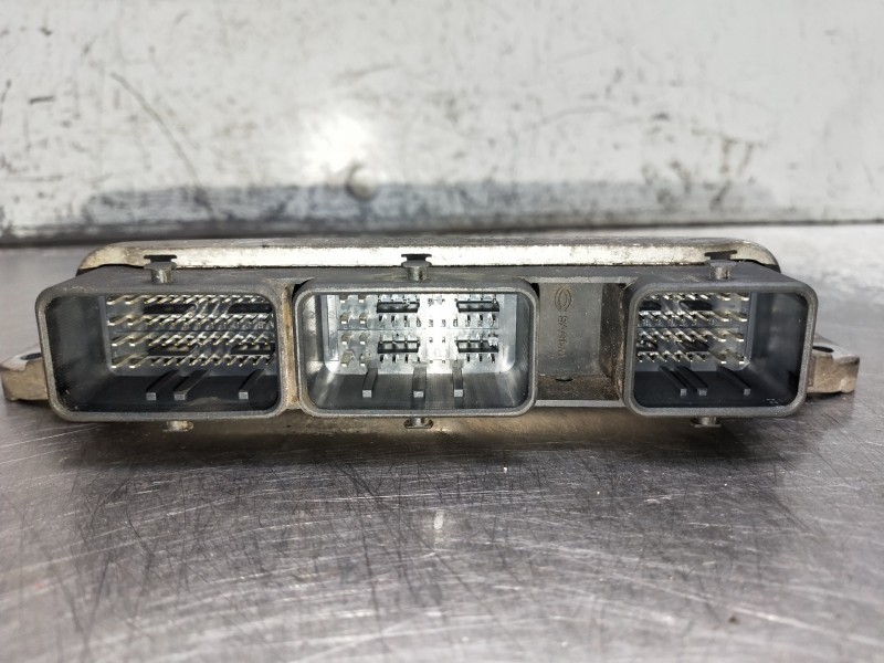 Recambio de centralita motor uce para renault megane ii classic berlina referencia OEM IAM 820028457 32002981623 215841533B1