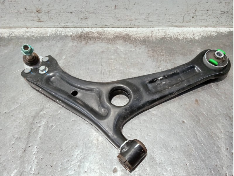 Recambio de brazo suspension inferior delantero derecho para omoda omoda5 referencia OEM IAM 202002562AA  