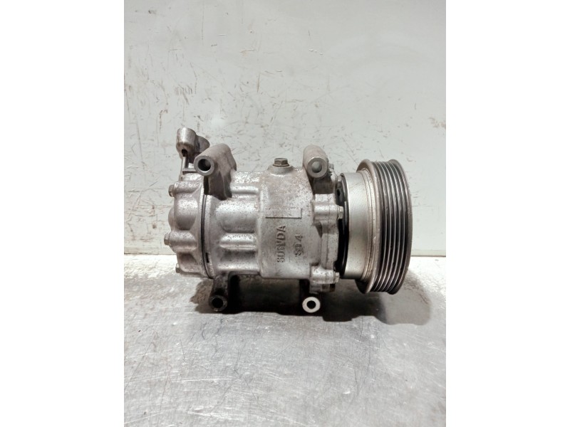 Recambio de compresor aire acondicionado para renault clio iii referencia OEM IAM 8200866437  