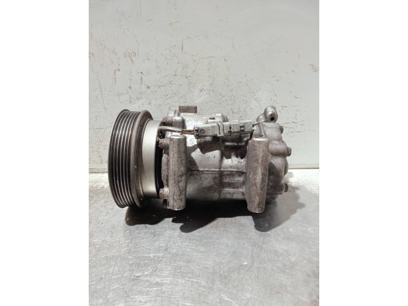 Recambio de compresor aire acondicionado para renault clio iii referencia OEM IAM 8200866437  
